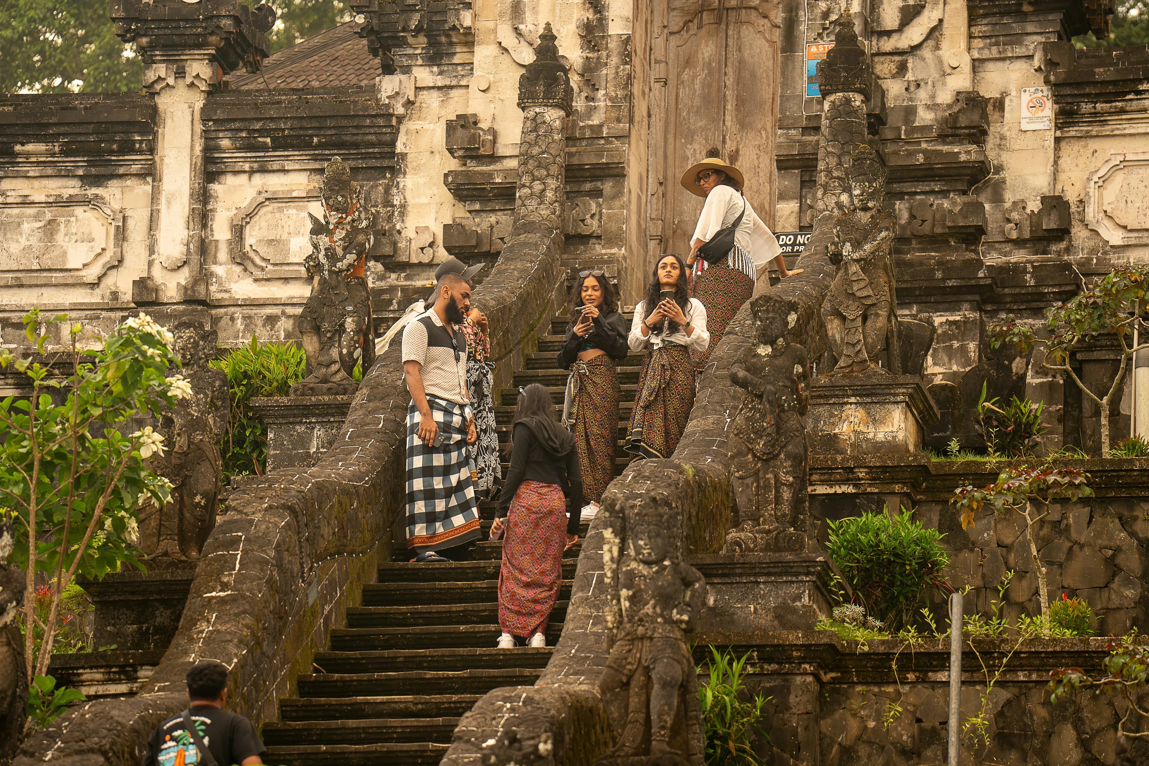 Komang Sari